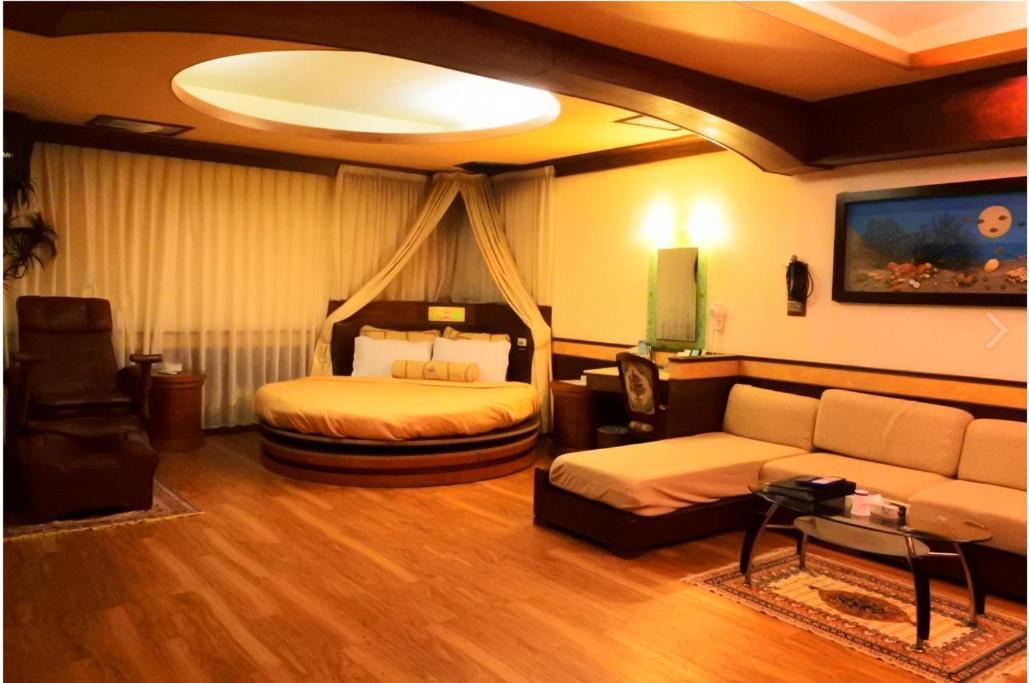 Swan Lake Motel Guishan Buitenkant foto